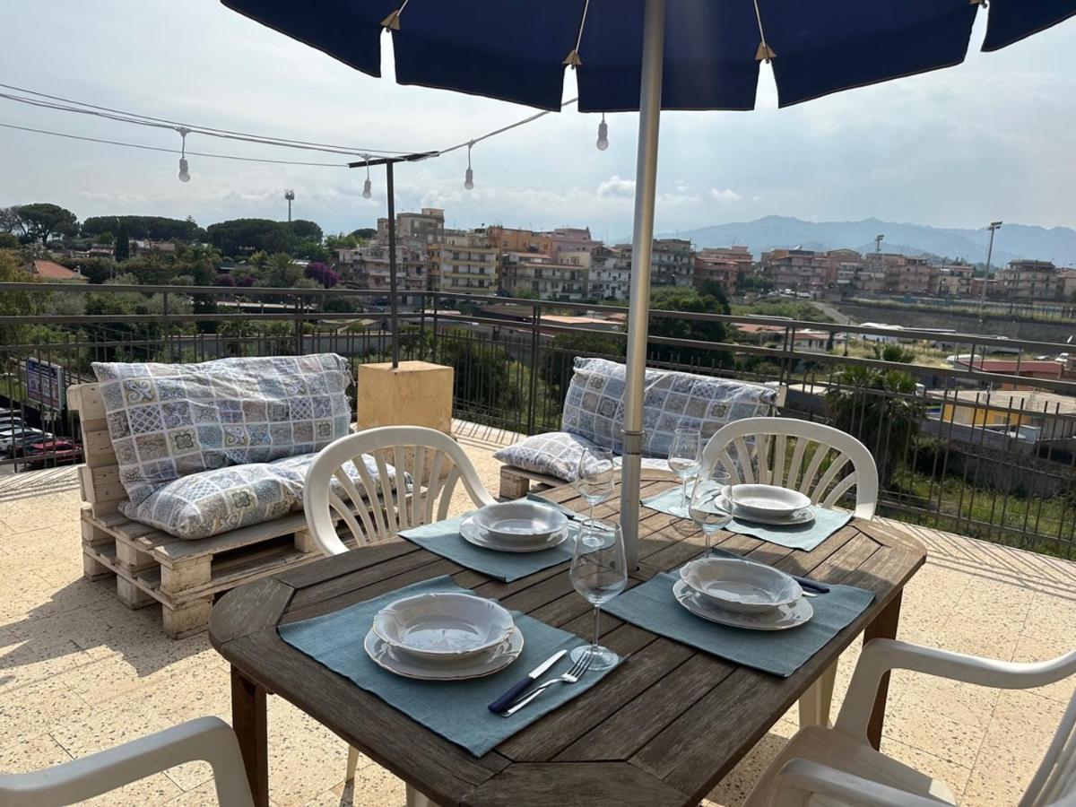 Ferienwohnung Attico Di Giggia Giardini-Naxos Exterior foto